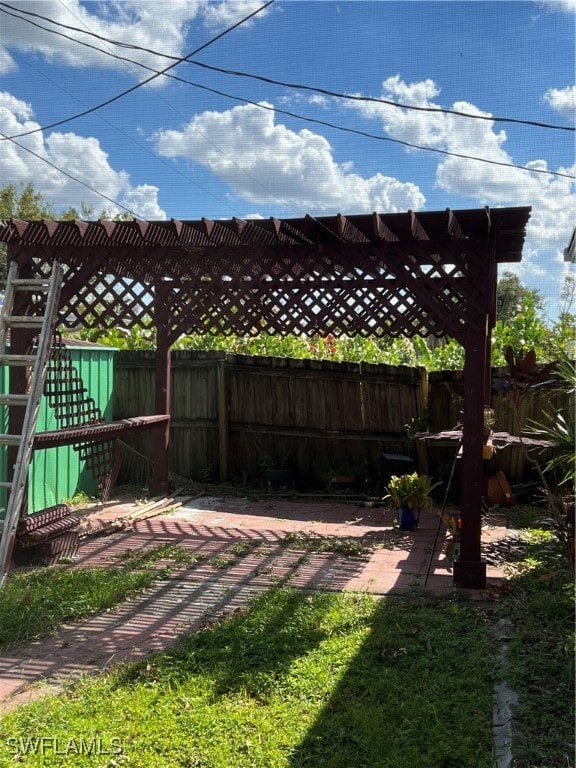 view of yard with a pergola