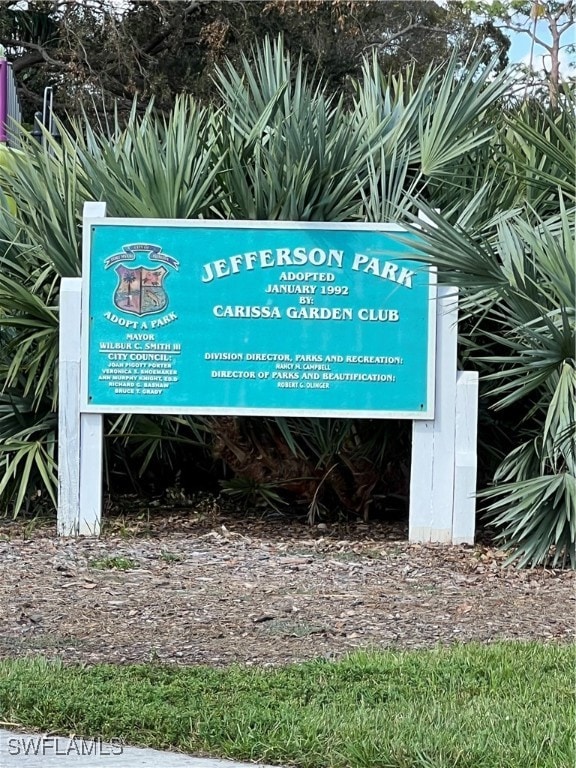 view of community / neighborhood sign