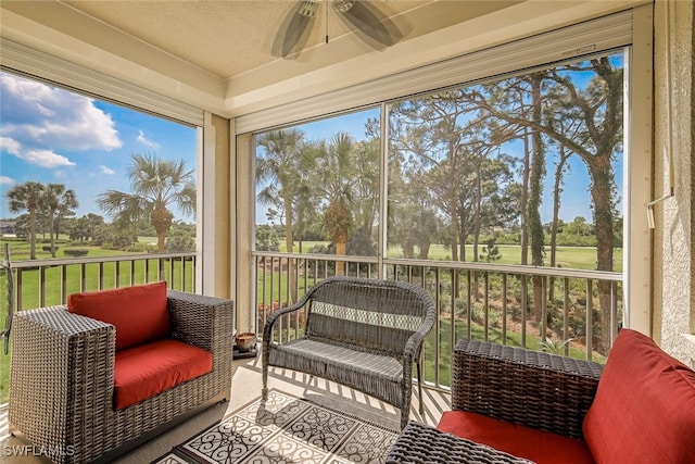 sunroom with ceiling fan