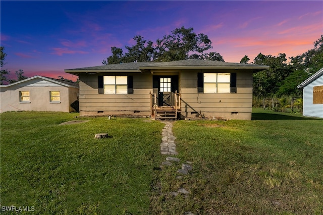 view of front facade with a yard