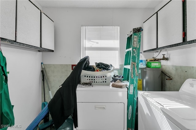 laundry room with cabinets and washer and clothes dryer