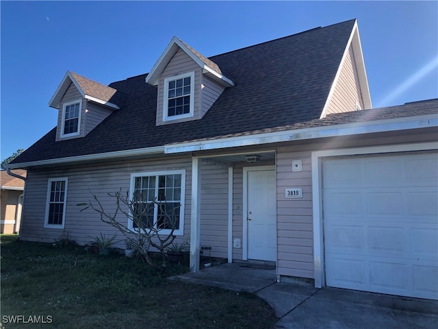 view of front facade featuring a garage