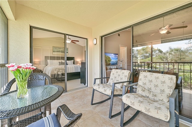 sunroom with vaulted ceiling