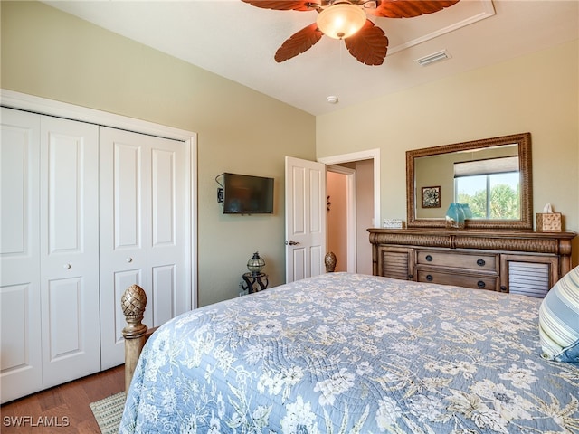 bedroom featuring a closet, ceiling fan, and hardwood / wood-style floors