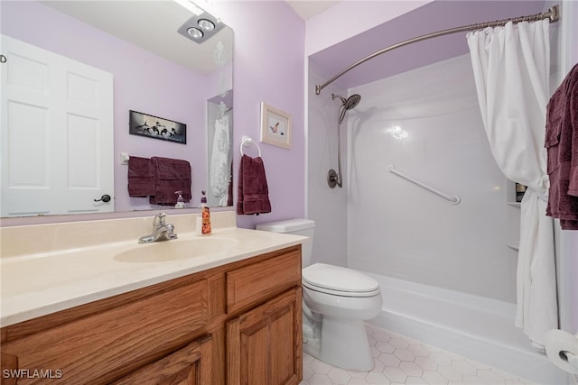 full bath featuring toilet, curtained shower, tile patterned flooring, and vanity