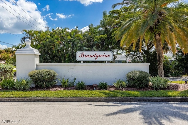 view of community / neighborhood sign