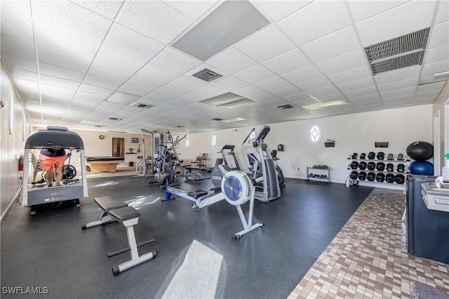 workout area featuring a drop ceiling, visible vents, and baseboards