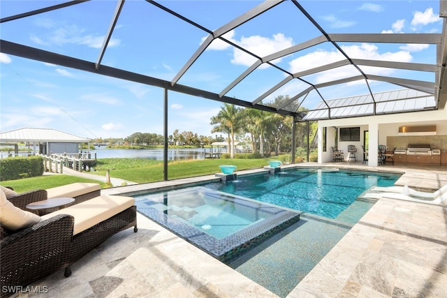 view of swimming pool featuring an in ground hot tub, a patio, a yard, a lanai, and a water view