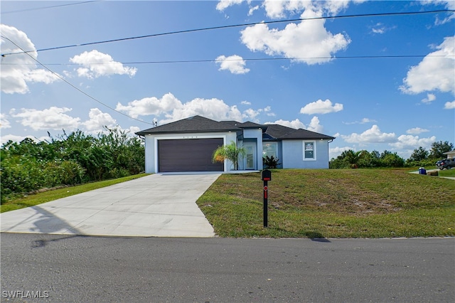 view of front of home featuring a front lawn and a garage