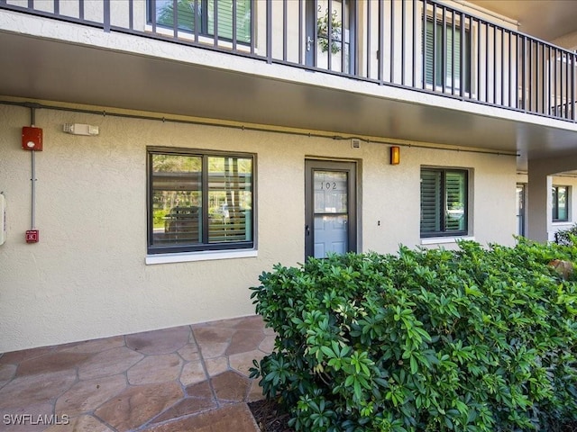 entrance to property featuring a balcony