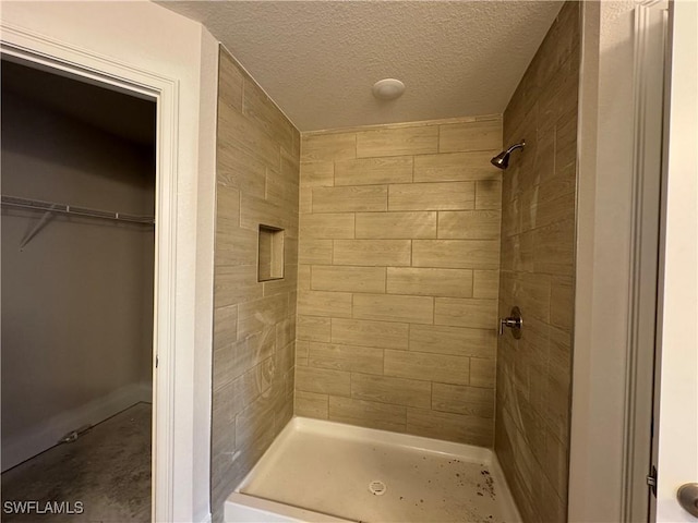 2112 NW 22nd Ave, Cape Coral, FL 33993 - bathroom featuring tiled shower and a textured ceiling