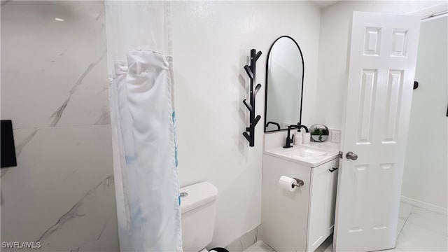 bathroom featuring vanity, toilet, and curtained shower