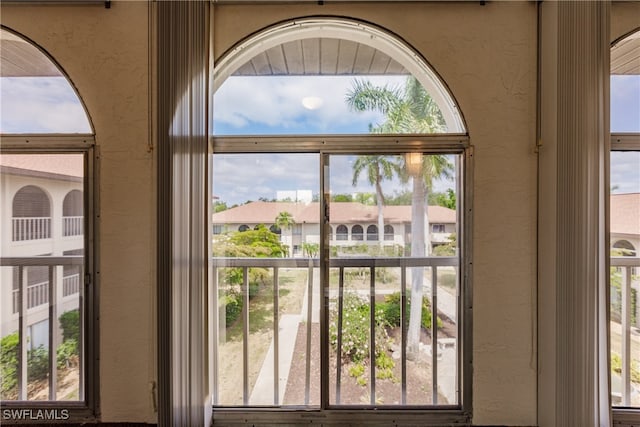 entryway featuring a healthy amount of sunlight