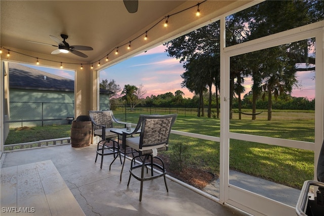 sunroom with ceiling fan