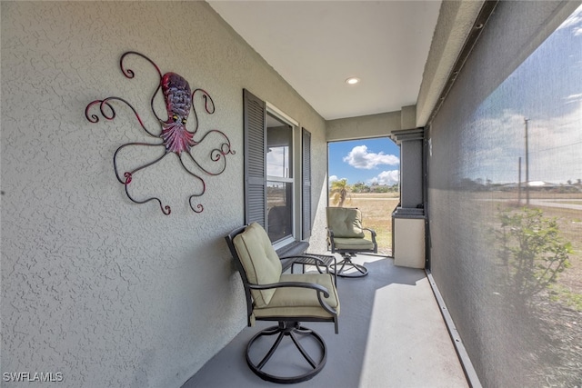 balcony featuring covered porch