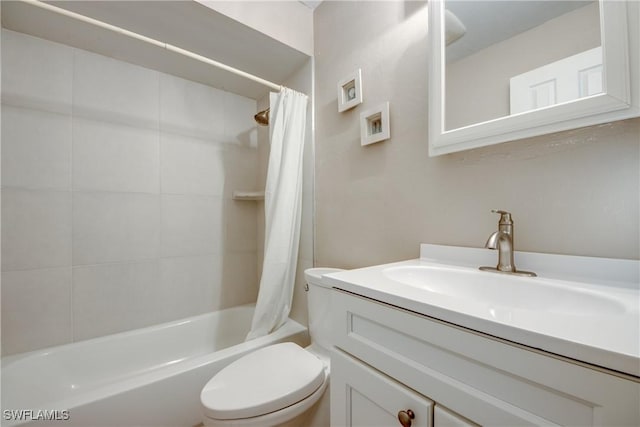 full bathroom featuring shower / tub combo with curtain, vanity, and toilet