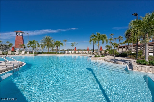 view of swimming pool