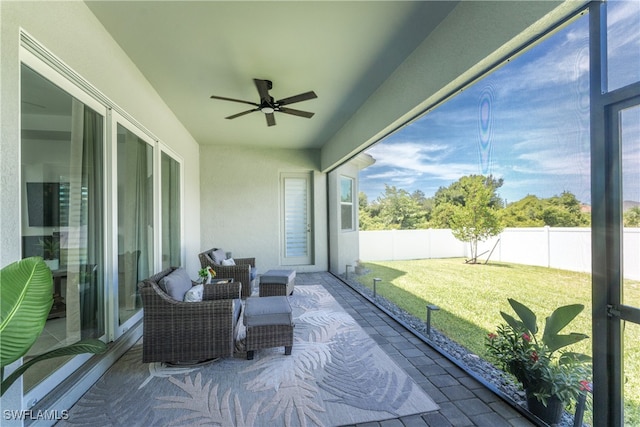 sunroom with ceiling fan