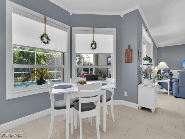 dining area with ornamental molding