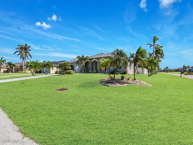 view of front facade featuring a front yard