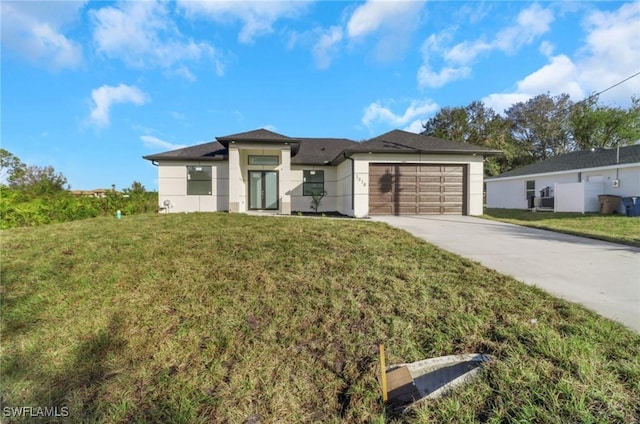 view of front facade featuring a garage and a front lawn