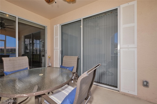 sunroom featuring ceiling fan