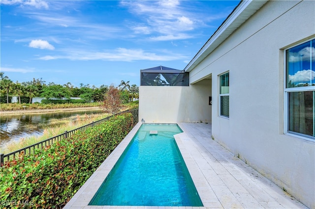 view of swimming pool featuring a water view