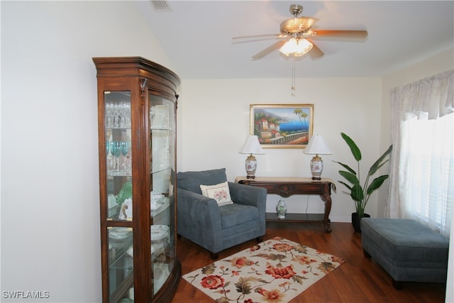 sitting room with dark wood-type flooring and ceiling fan