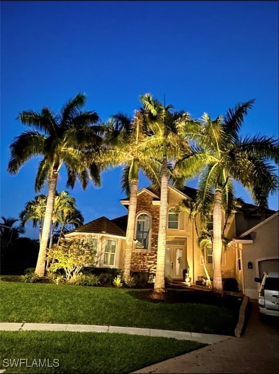 view of front of property featuring a front lawn and a garage