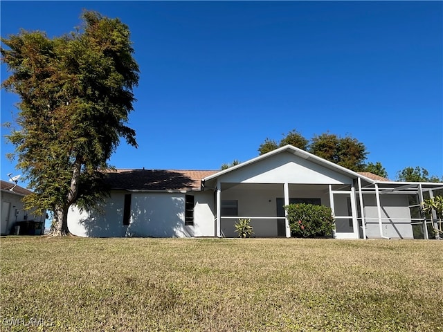 view of front of property with a front yard