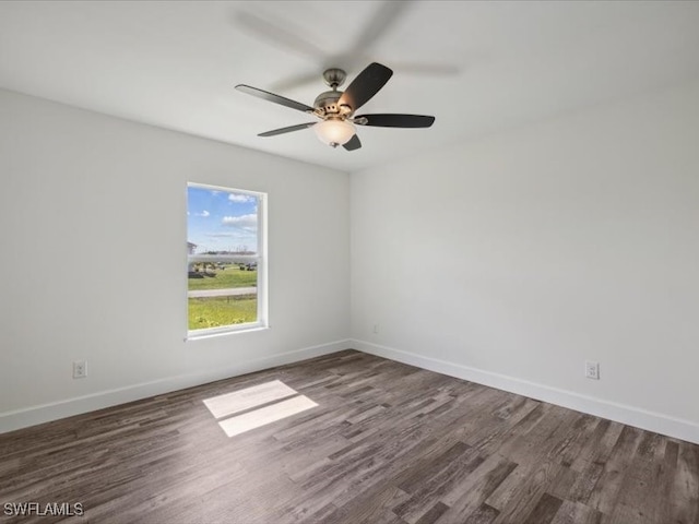 unfurnished room with dark wood-type flooring and ceiling fan