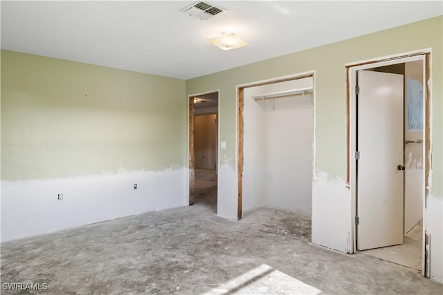 unfurnished bedroom featuring a closet