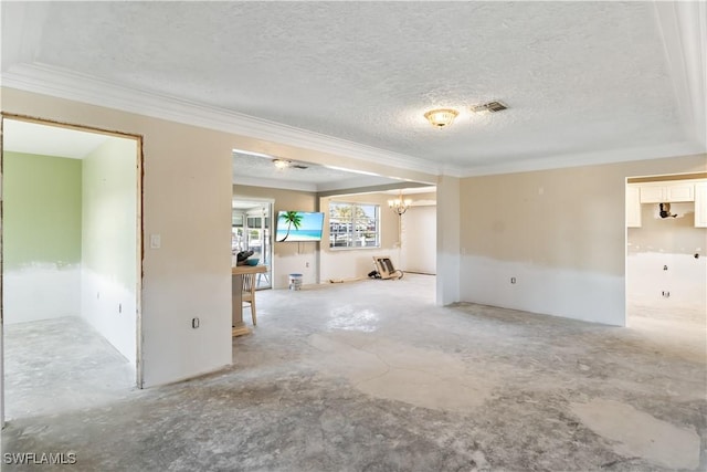 spare room with crown molding, a textured ceiling, and a notable chandelier