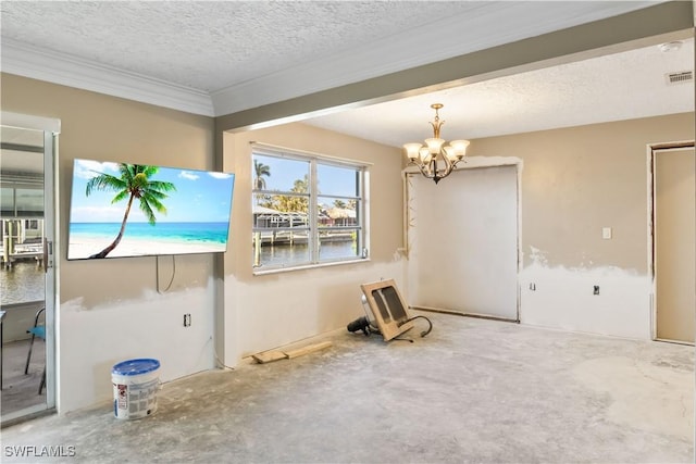 spare room featuring crown molding, a notable chandelier, and a textured ceiling