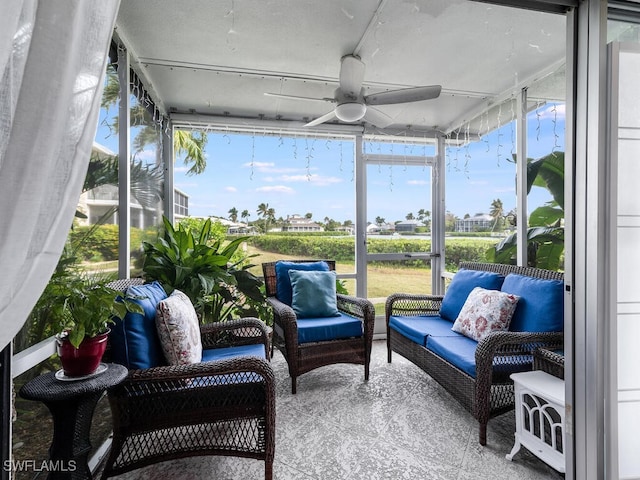 sunroom with ceiling fan