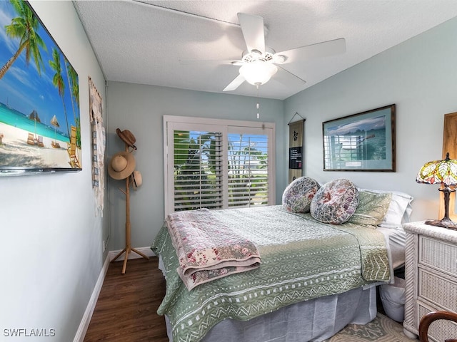 bedroom featuring a textured ceiling, dark hardwood / wood-style floors, and ceiling fan