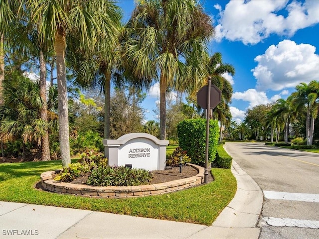 view of community / neighborhood sign