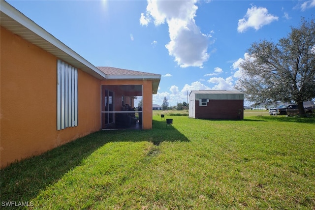 view of yard with a shed