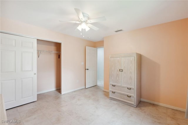 unfurnished bedroom with ceiling fan and a closet