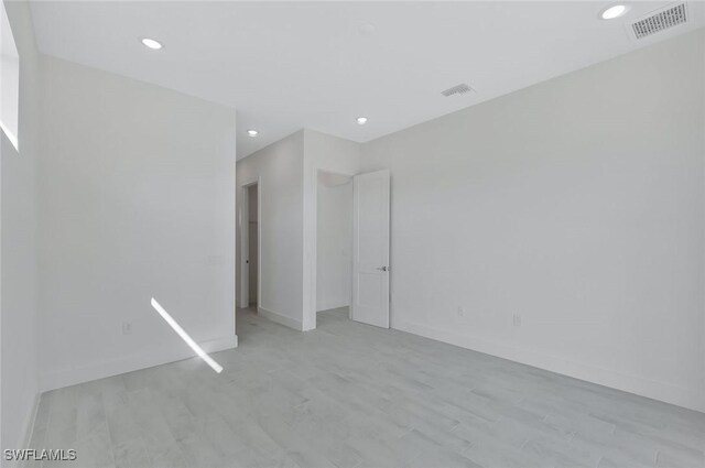 unfurnished bedroom featuring light wood finished floors, visible vents, and recessed lighting