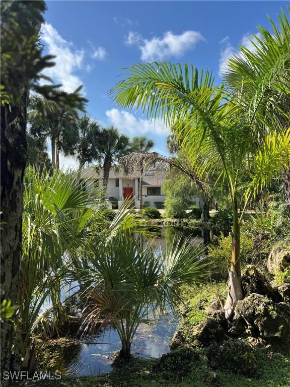 view of yard featuring a water view