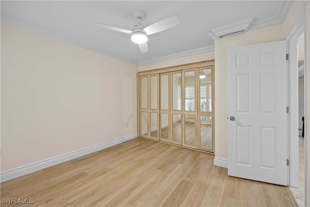 empty room with ceiling fan, ornamental molding, and light hardwood / wood-style flooring