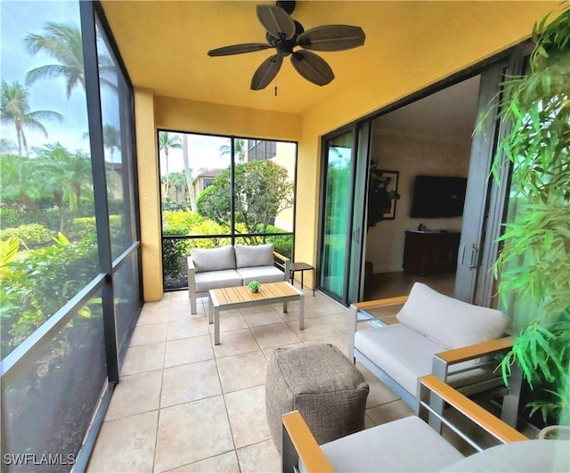 sunroom with ceiling fan