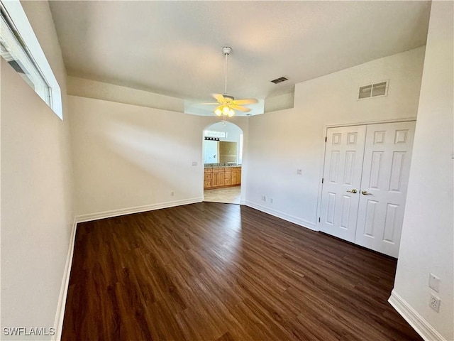 unfurnished room featuring dark hardwood / wood-style floors and ceiling fan