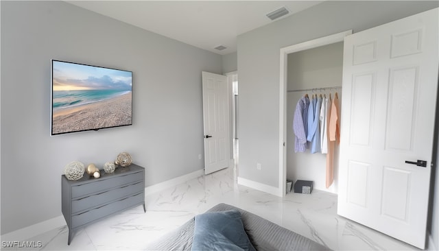 bedroom featuring a closet