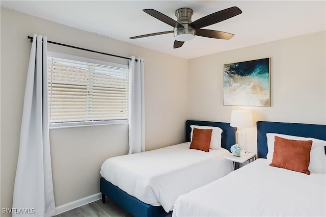 bedroom with ceiling fan and baseboards