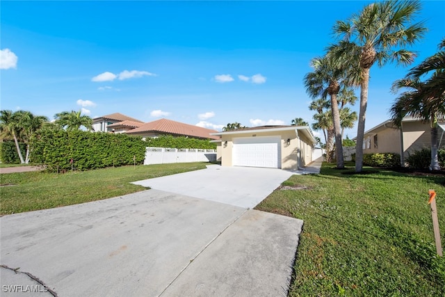 single story home featuring a front lawn