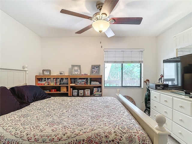 bedroom featuring ceiling fan