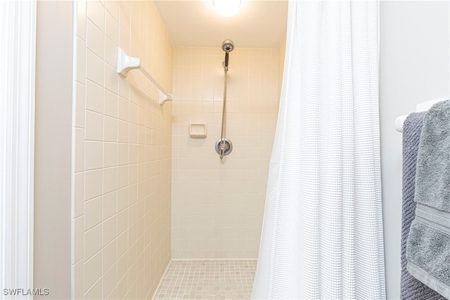 bathroom featuring a shower with curtain