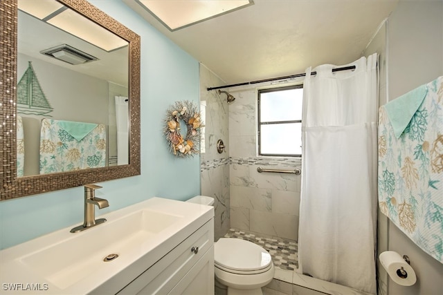 bathroom featuring a shower with curtain, vanity, and toilet